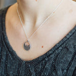 Load image into Gallery viewer, Round Wave Necklace