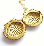 Load image into Gallery viewer, Gold Plated Sea Shell Necklace
